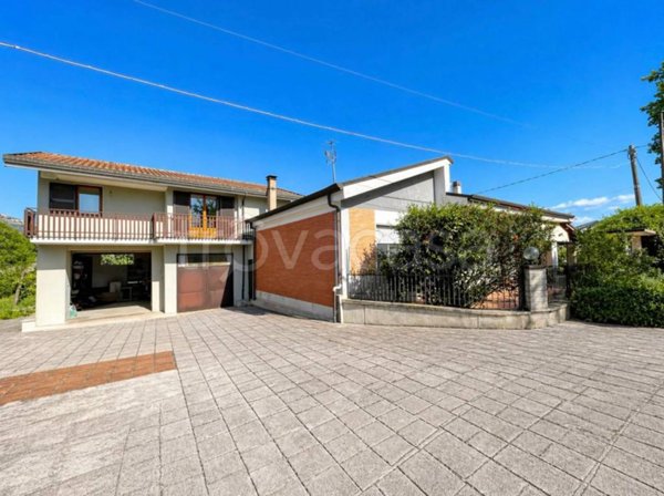casa indipendente in vendita ad Arce in zona Portone