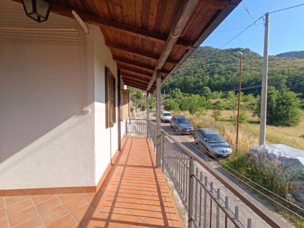 casa indipendente in vendita ad Arce