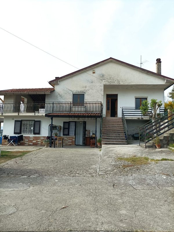 casa indipendente in vendita ad Arce