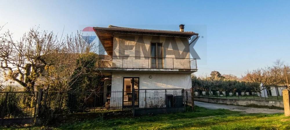 casa indipendente in vendita ad Arce in zona Isoletta