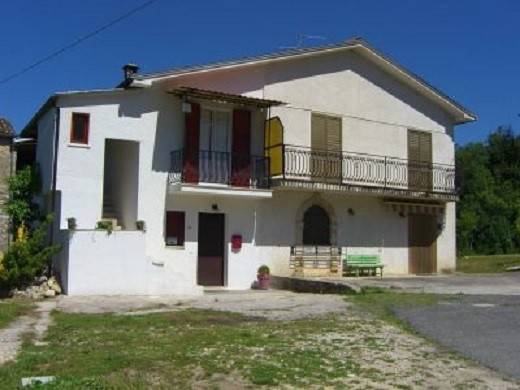 casa indipendente in vendita ad Arce in zona Fontanelle