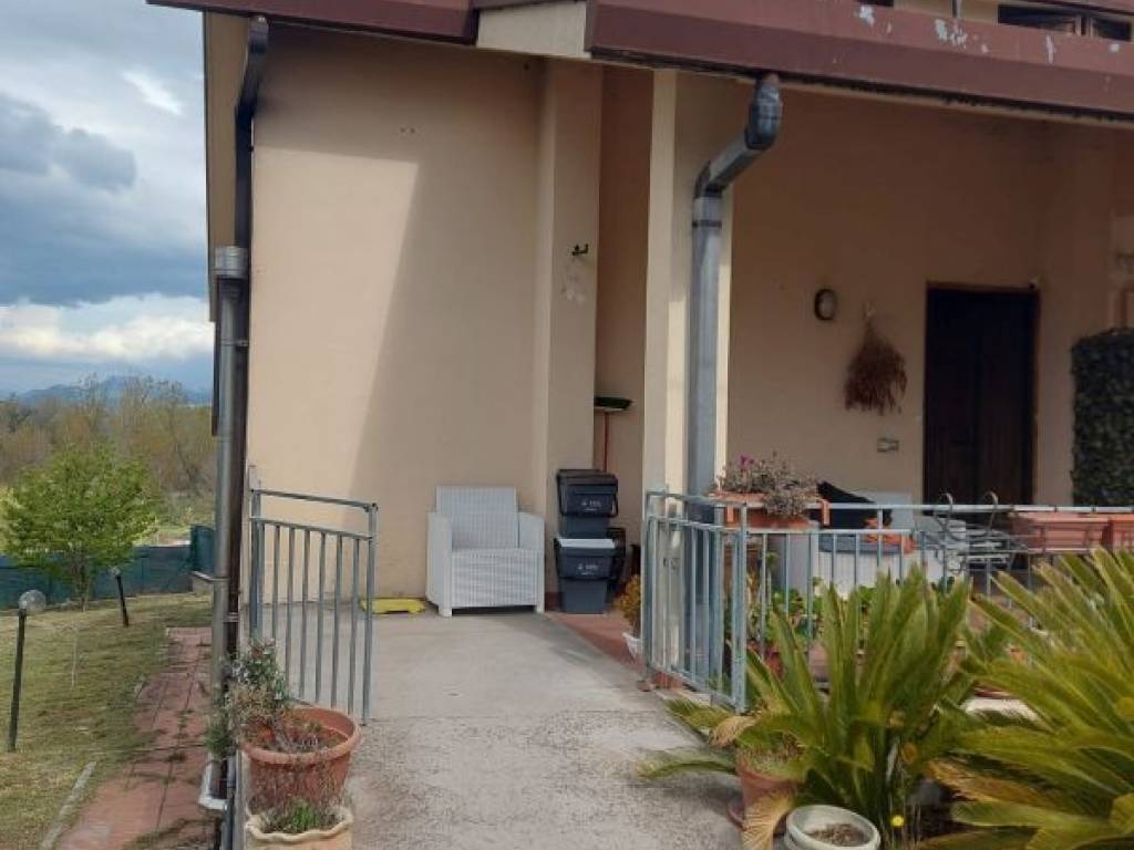 casa indipendente in vendita ad Arce in zona Puzzaca