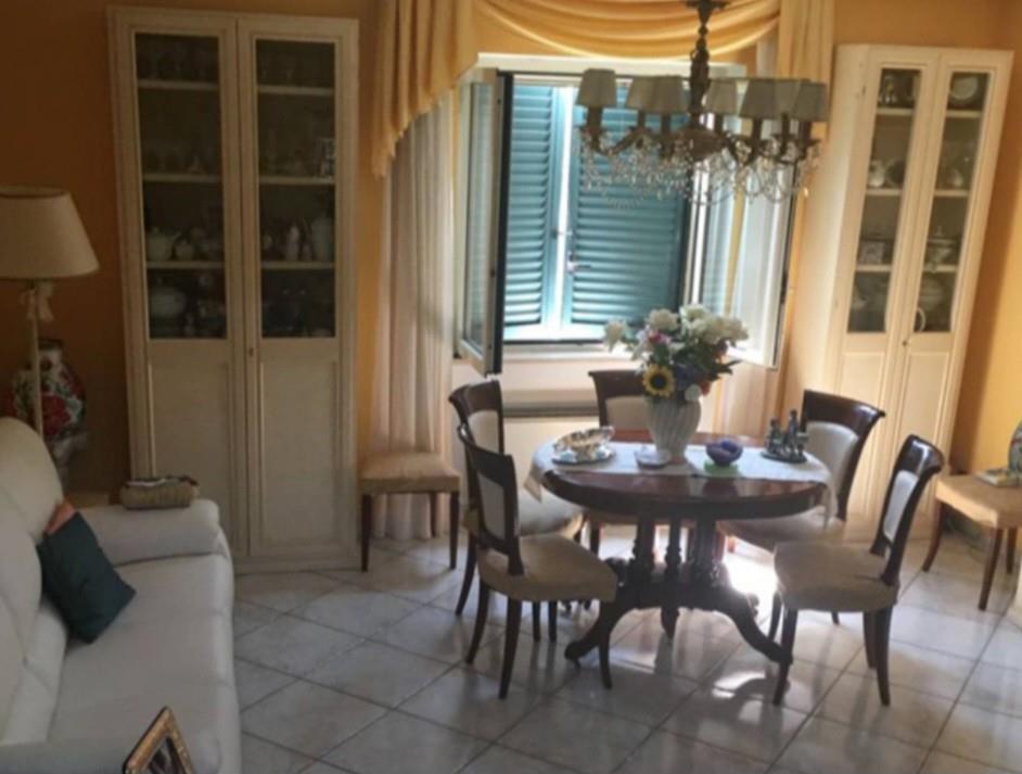 casa indipendente in vendita ad Arce in zona Stazione di Arce