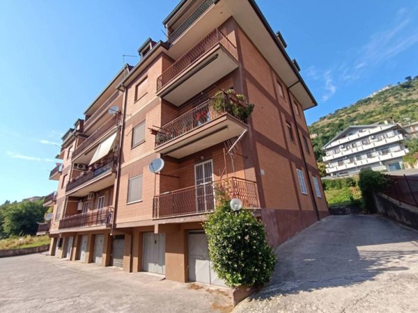 appartamento in vendita ad Arce in zona Collenoci