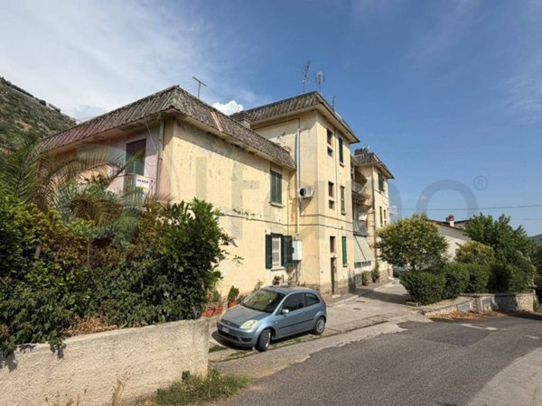 appartamento in vendita ad Arce in zona Collenoci