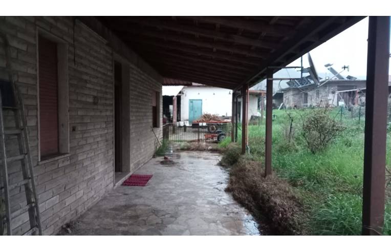 casa indipendente in vendita ad Arce in zona Puzzaca