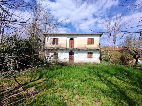 casa indipendente in vendita ad Arce in zona Collealto