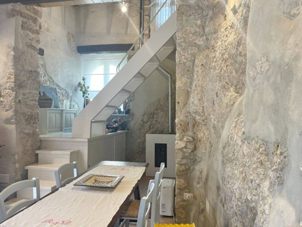 casa indipendente in vendita ad Arce in zona Collenoci