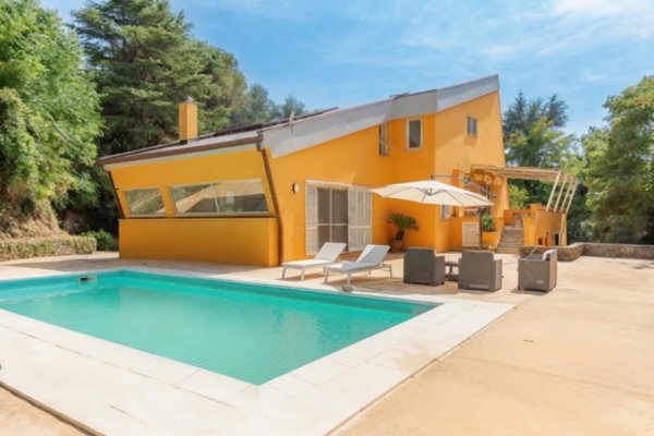 casa indipendente in vendita ad Arce in zona Collealto