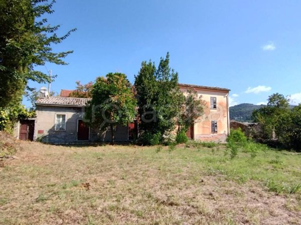casa indipendente in vendita ad Arce in zona Collealto
