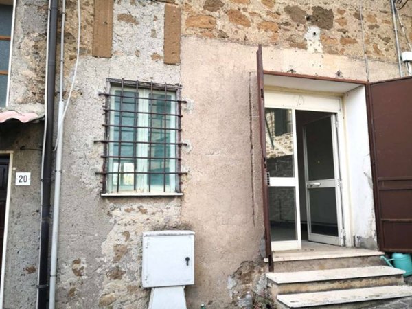 negozio in vendita ad Arnara