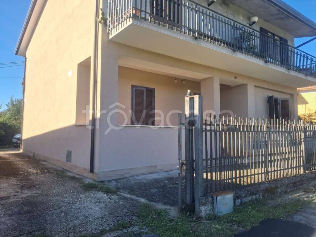 casa indipendente in vendita ad Arnara