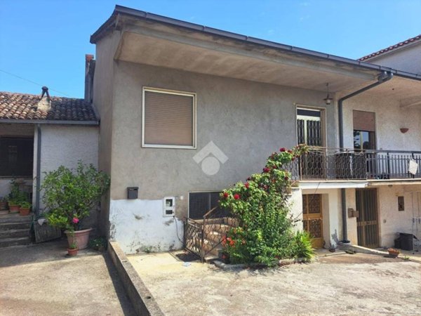 casa indipendente in vendita ad Arnara in zona Sterparo