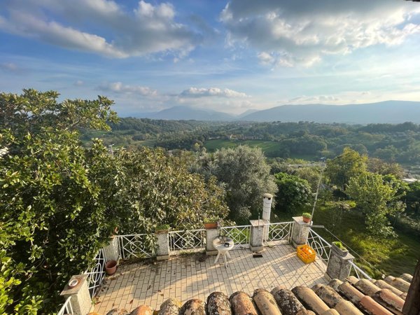 casa indipendente in vendita ad Arnara
