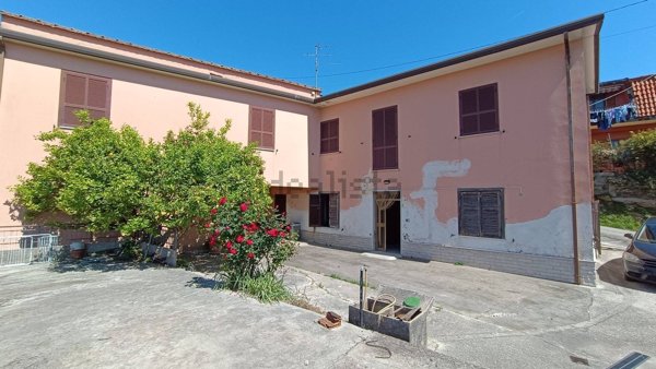 casa indipendente in vendita ad Arnara