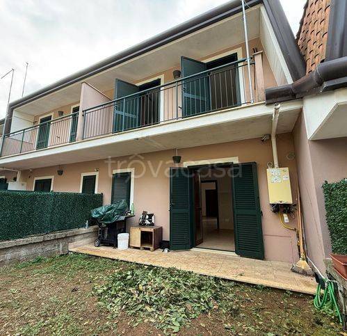 casa indipendente in vendita ad Arnara