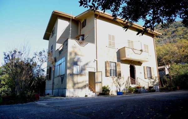 casa indipendente in vendita ad Arnara