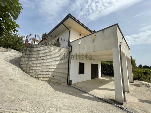 quadrivano in vendita ad Arnara