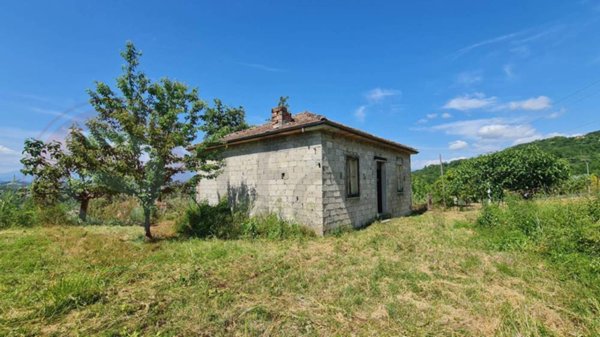 casa indipendente in vendita ad Arnara