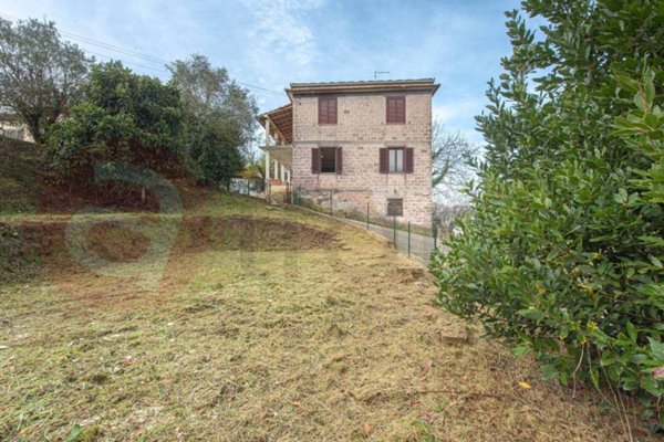 casa indipendente in vendita ad Arnara
