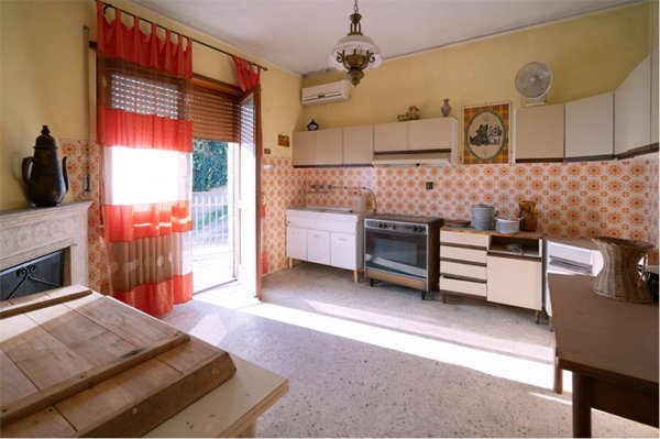 casa indipendente in vendita ad Arnara