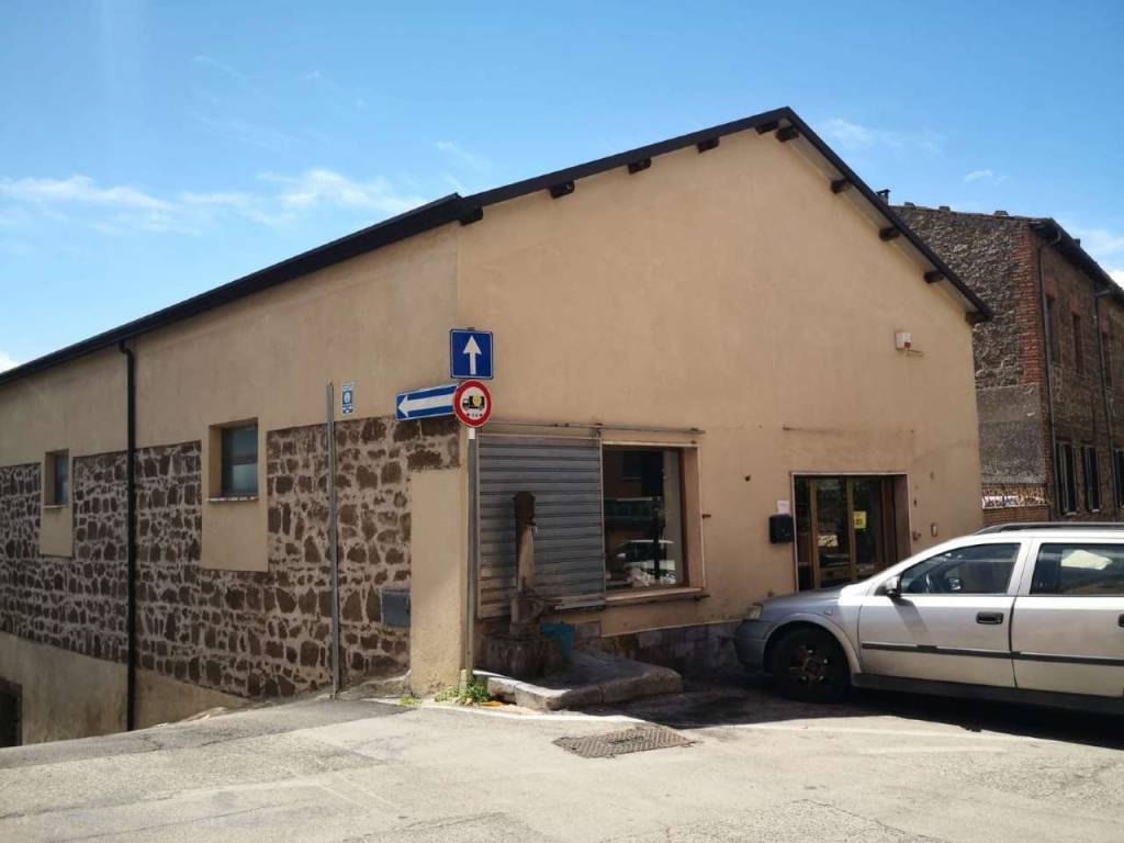 negozio in vendita ad Arnara