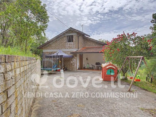 casa indipendente in vendita ad Arnara