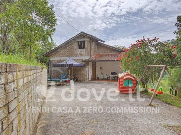 casa indipendente in vendita ad Arnara