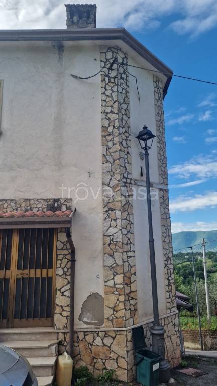 casa indipendente in vendita ad Arnara in zona Colle Orso