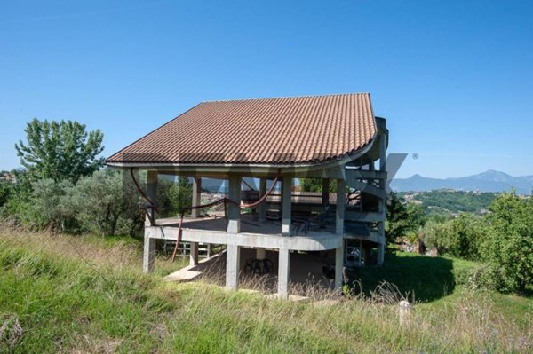 casa indipendente in vendita ad Arnara
