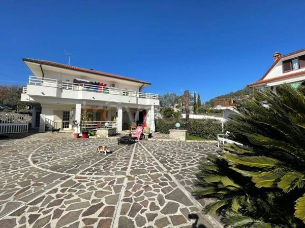 casa indipendente in vendita ad Arpino