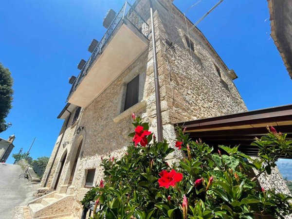 casa indipendente in vendita ad Arpino