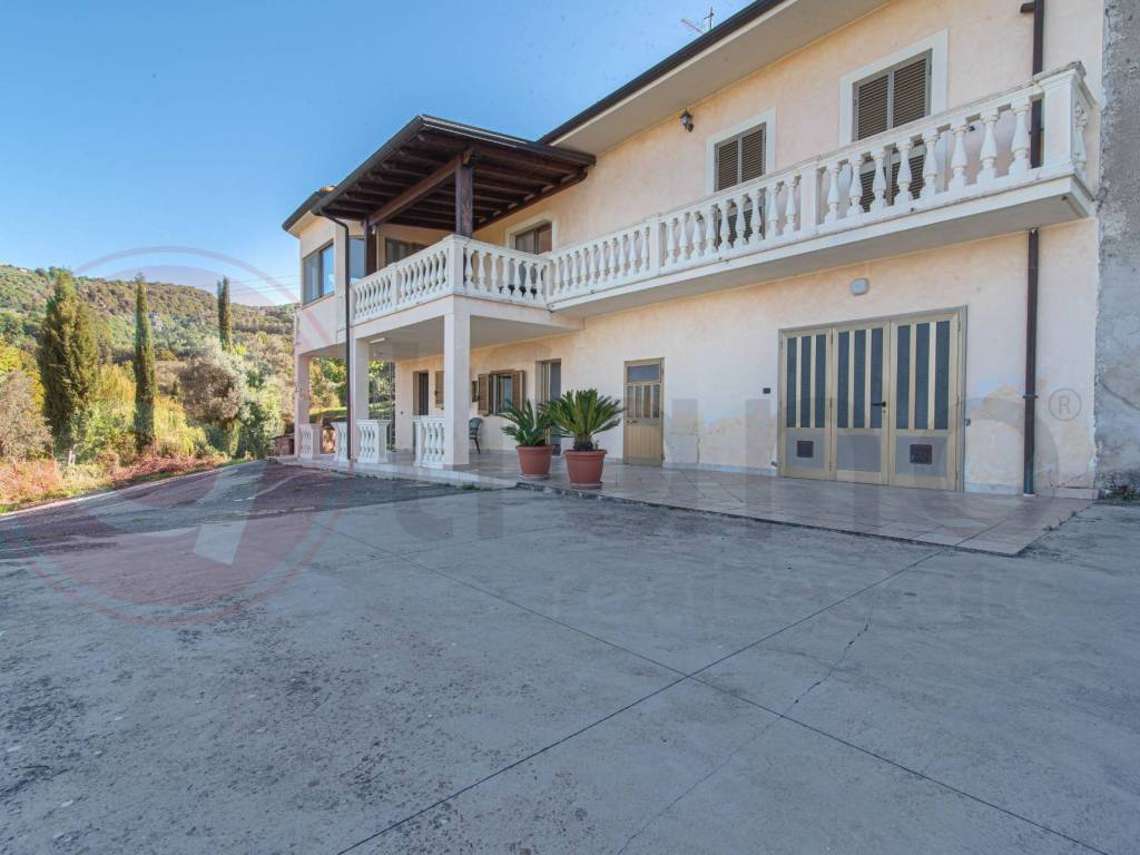 casa indipendente in vendita ad Arpino