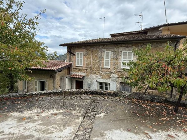 casa indipendente in vendita ad Arpino