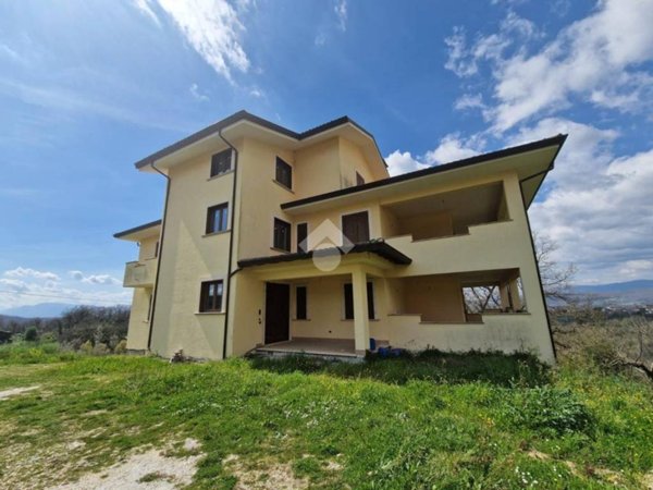 casa indipendente in vendita ad Arpino