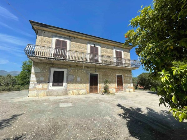 casa indipendente in vendita ad Arpino