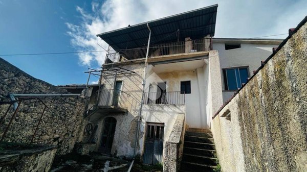 casa indipendente in vendita ad Arpino