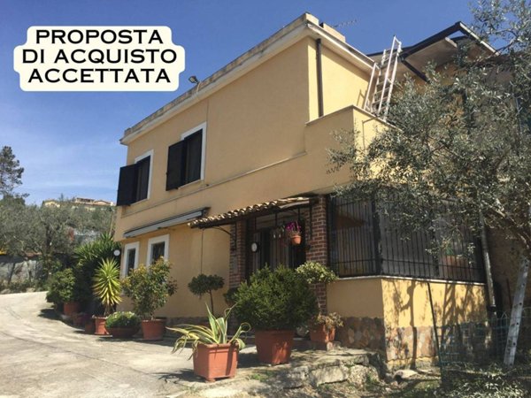 casa indipendente in vendita ad Arpino