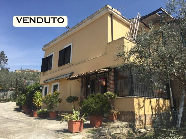 casa indipendente in vendita ad Arpino