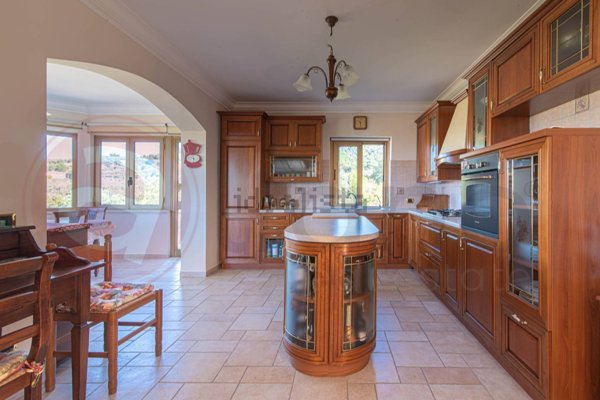 casa indipendente in vendita ad Arpino