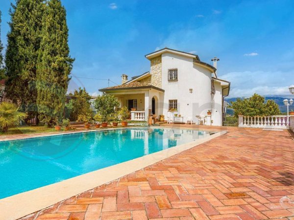 casa indipendente in vendita ad Arpino