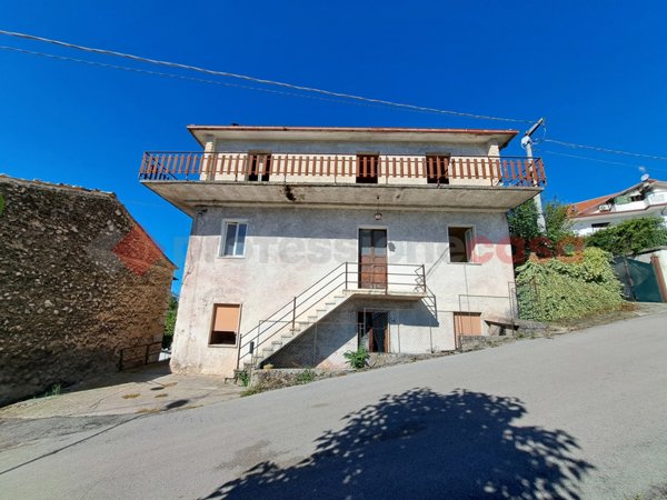 casa indipendente in vendita ad Arpino