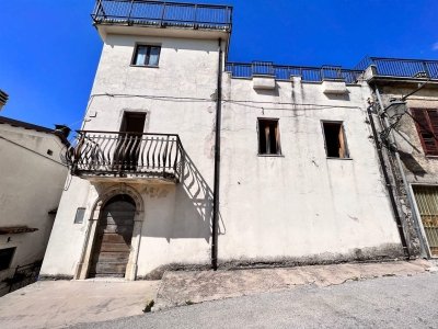 casa indipendente in vendita ad Arpino