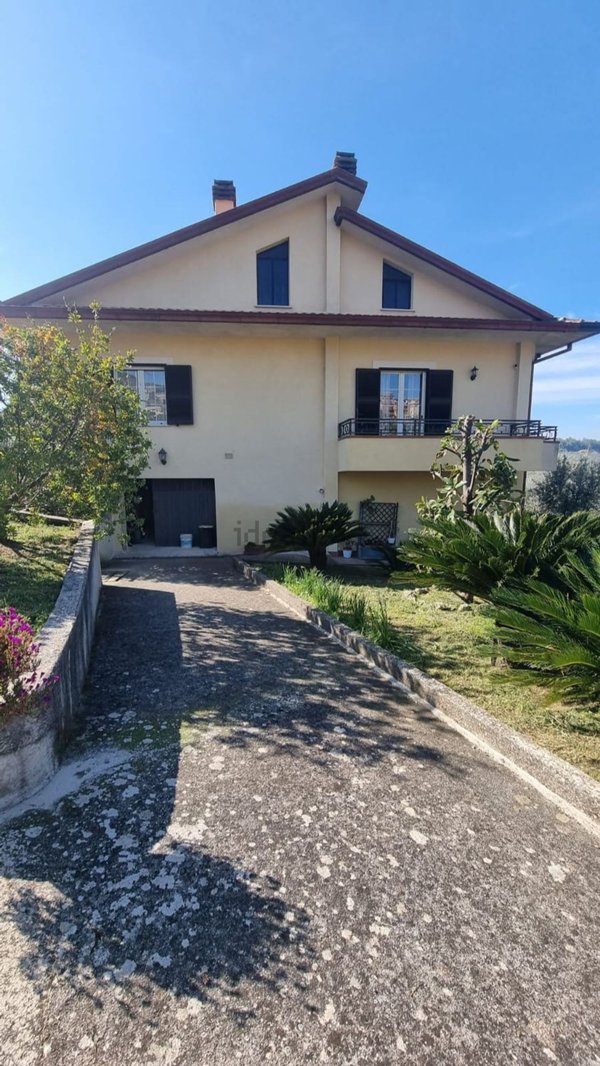 casa indipendente in vendita ad Arpino