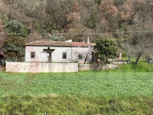 casa indipendente in vendita ad Arpino