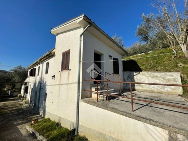 casa indipendente in vendita ad Arpino