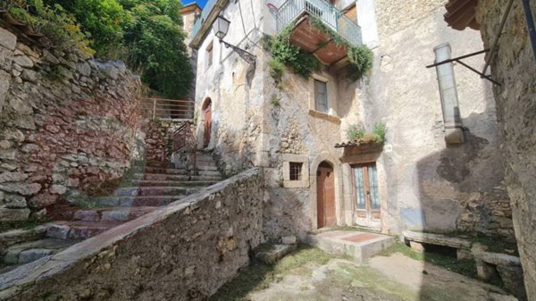 casa indipendente in vendita ad Arpino