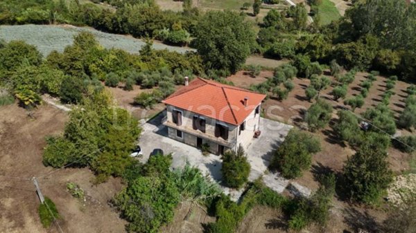 casa indipendente in vendita ad Arpino