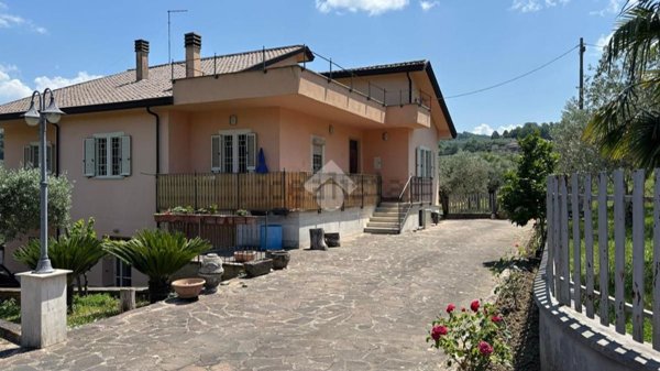 casa indipendente in vendita ad Arpino