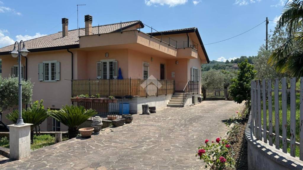 casa indipendente in vendita ad Arpino